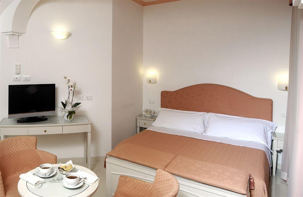Hotel Al Cavallino Bianco Riccione Exterior foto