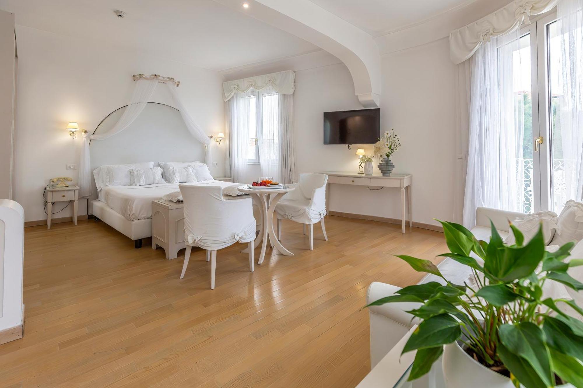Hotel Al Cavallino Bianco Riccione Exterior foto
